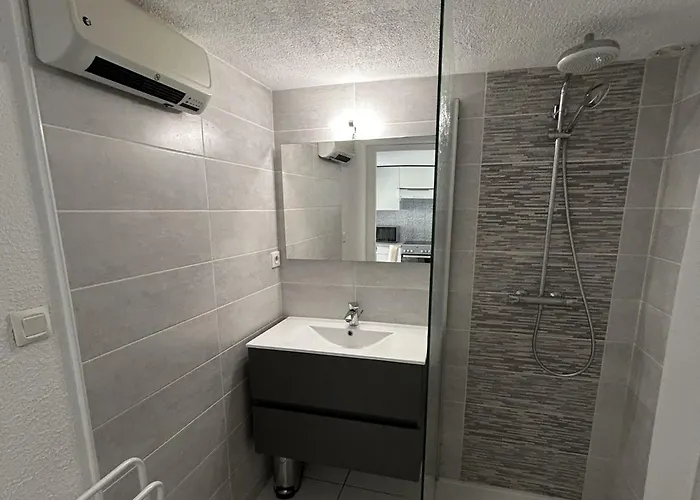Дом отдыха Pavillon T3 Lumineux, Climatise, Piscine & Parking, A 800m De La D'argeles-sur-mer - Fr-1-732-16 *